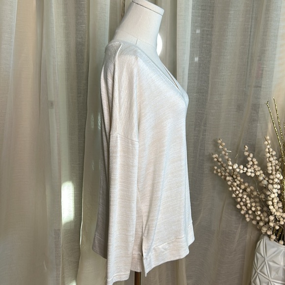 Banana Republic Oatmeal Cream V-Neck Long sleeve Shirt Sz XS - Picture 2 of 7